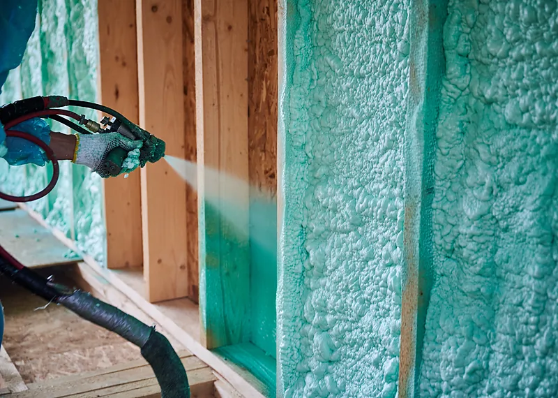 Wall spray foam insulation